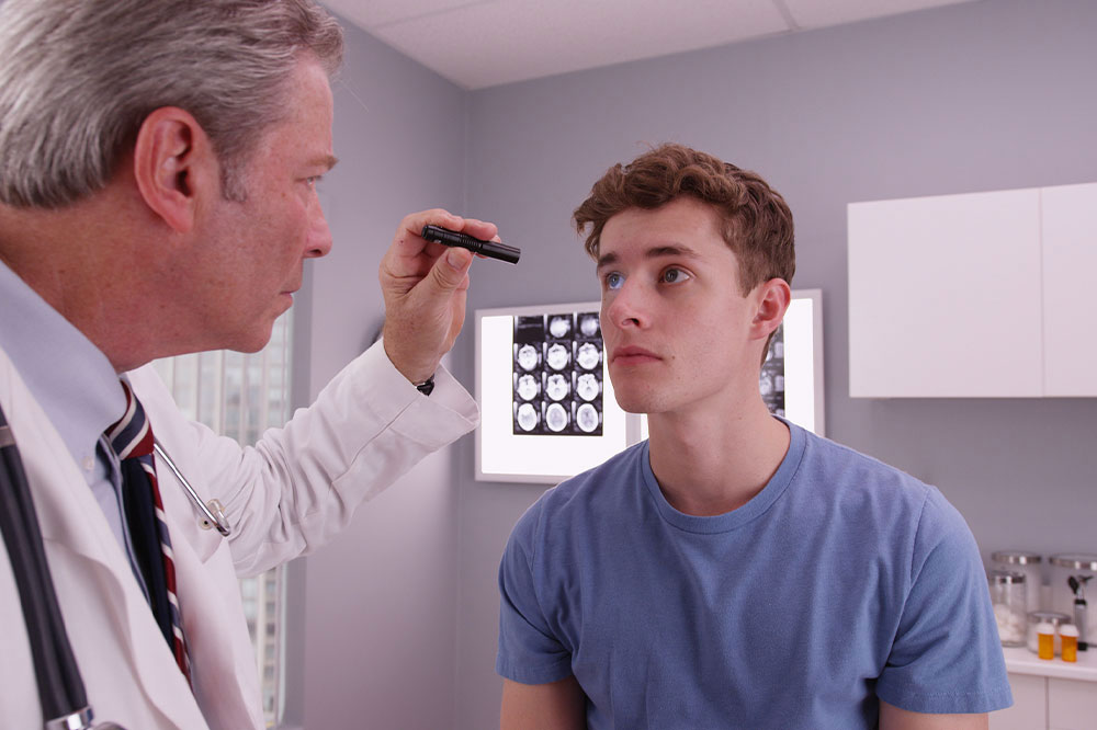 Ophthalmologist – How to Find One, Factors to Consider, and Fees